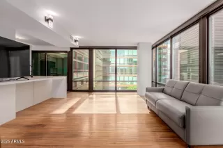 Photo #4: 6947899 Listing