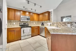 Photo #3: 6948206 Listing