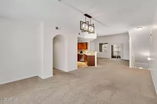 Photo #5: 6948206 Listing