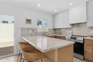 Photo #5: 6948471 Listing