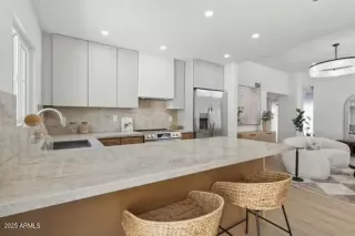 Photo #6: 6948471 Listing