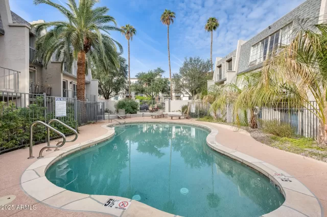 MLS: 6948500 Condo For Sale