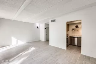 Photo #5: 6948500 Listing 