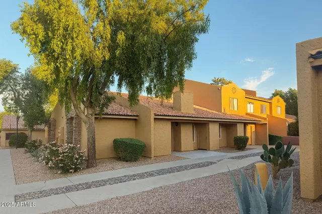 MLS: 6948543 Condo For Sale