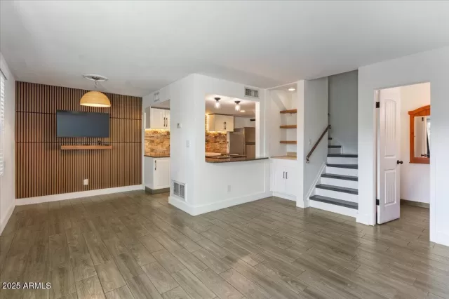 MLS: 6948553 Condo For Sale