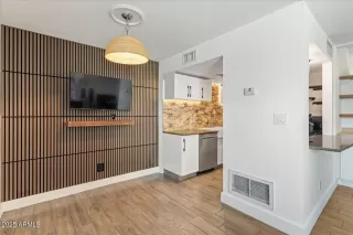 Photo #6: 6948553 Listing