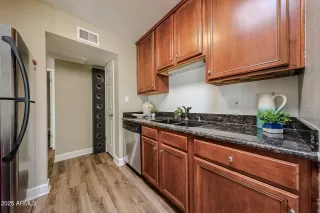 Photo #5: 6948621 Listing 