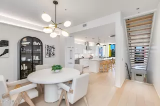 Photo #1: 6948653 Listing 