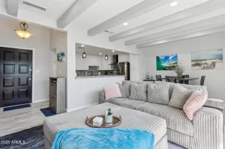 Photo #2: 6948678 Listing