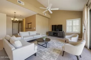 Photo #4: 6948909 Listing 