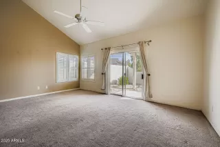 Photo #6: 6948909 Listing 