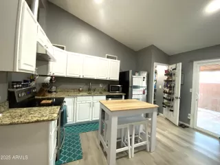 Photo #6: 6949020 Listing 