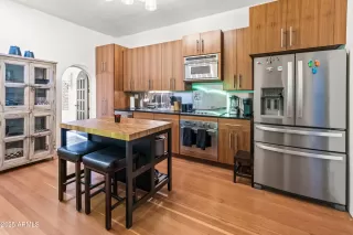 Photo #2: 6949126 Listing