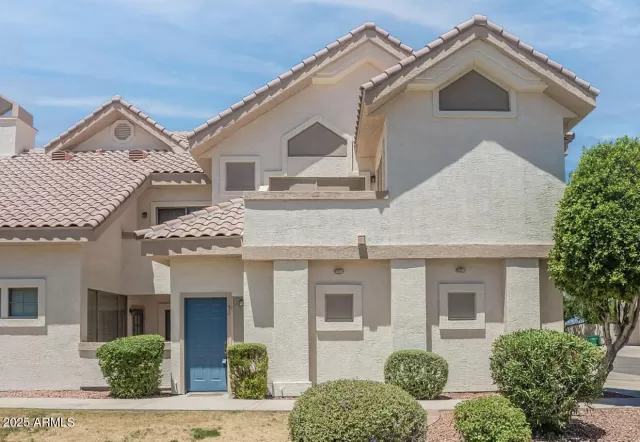 MLS: 6949682 Condo For Sale