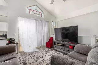 Photo #5: 6949682 Listing 