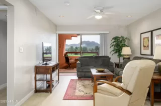 Photo #6: 6949772 Listing 