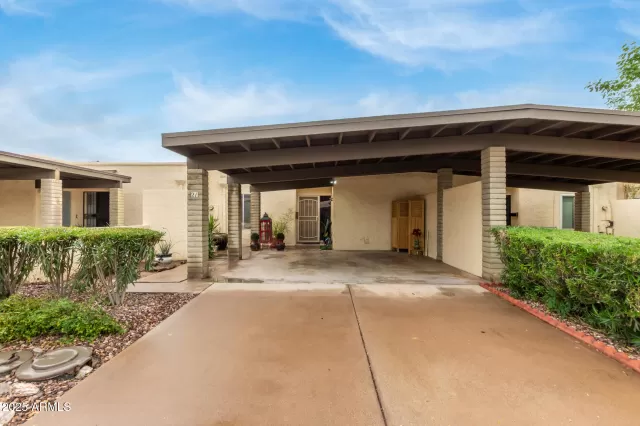 MLS: 6949935 Condo For Sale