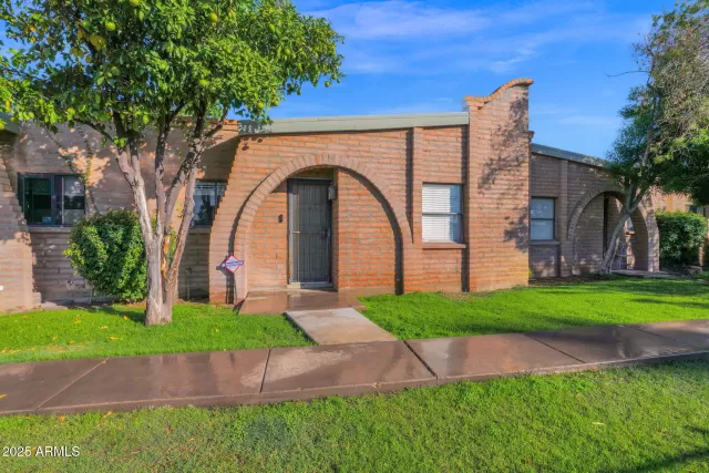 MLS: 6950027 Condo For Sale