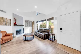 Photo #6: 6950409 Listing 