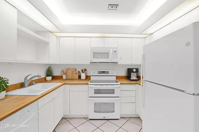 MLS: 6950501 Condo For Sale