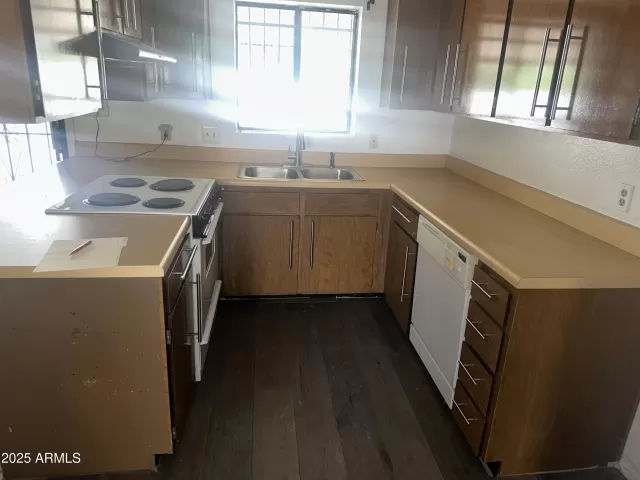 MLS: 6950784 Condo For Sale