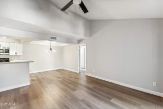 Photo #2: 6950879 Listing 