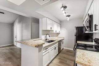 Photo #4: 6950879 Listing 