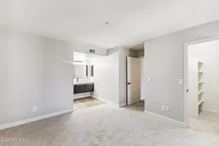 Photo #6: 6950879 Listing 