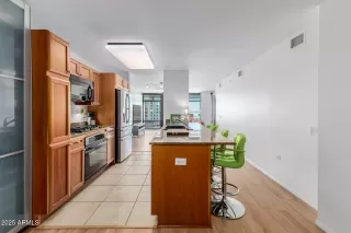 Photo #3: 6951123 Listing