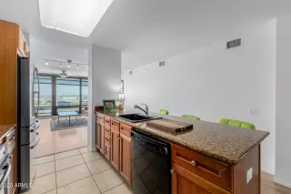 Photo #5: 6951123 Listing