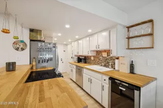 Photo #5: 6951707 Listing 