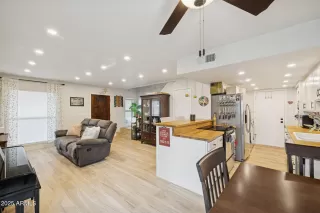 Photo #6: 6951707 Listing 