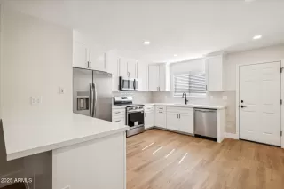 Photo #5: 6951868 Listing 