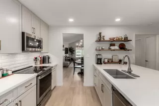 Photo #5: 6952135 Listing