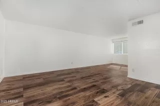 Photo #2: 6952203 Listing