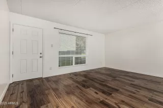 Photo #3: 6952203 Listing