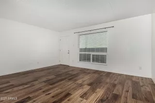 Photo #5: 6952203 Listing