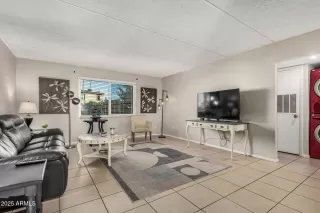 Photo #5: 6952394 Listing