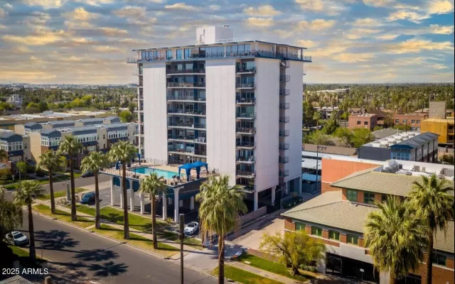 MLS: 6953071 Condo For Sale