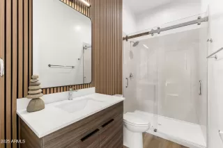 Photo #5: 6953100 Listing 