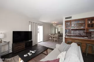 Photo #3: 6953191 Listing