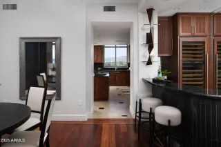 Photo #2: 6953314 Listing 