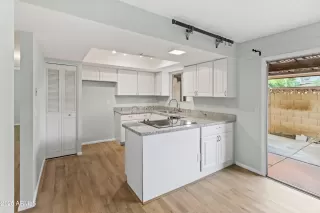 Photo #4: 6953319 Listing 