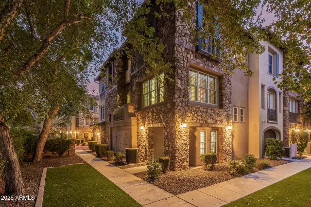 MLS: 6953320 Condo For Sale