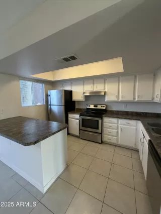 Photo #5: 6953407 Listing 