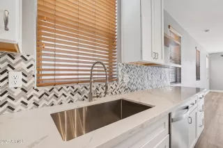 Photo #2: 6953588 Listing