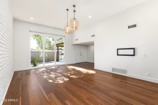 Photo #6: 6953681 Listing 