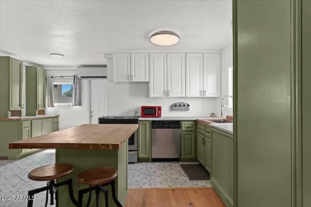 MLS: 6953809 Condo For Sale