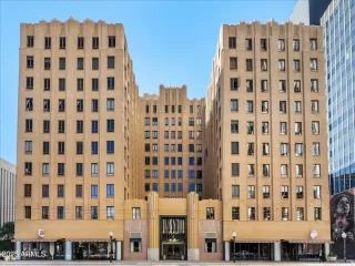 More Details about MLS # 6953963 : 114 W ADAMS STREET 203#203