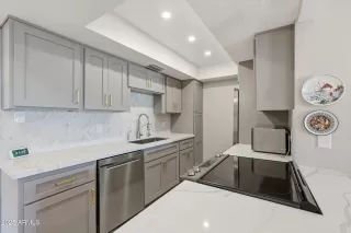 Photo #1: 6953981 Listing 